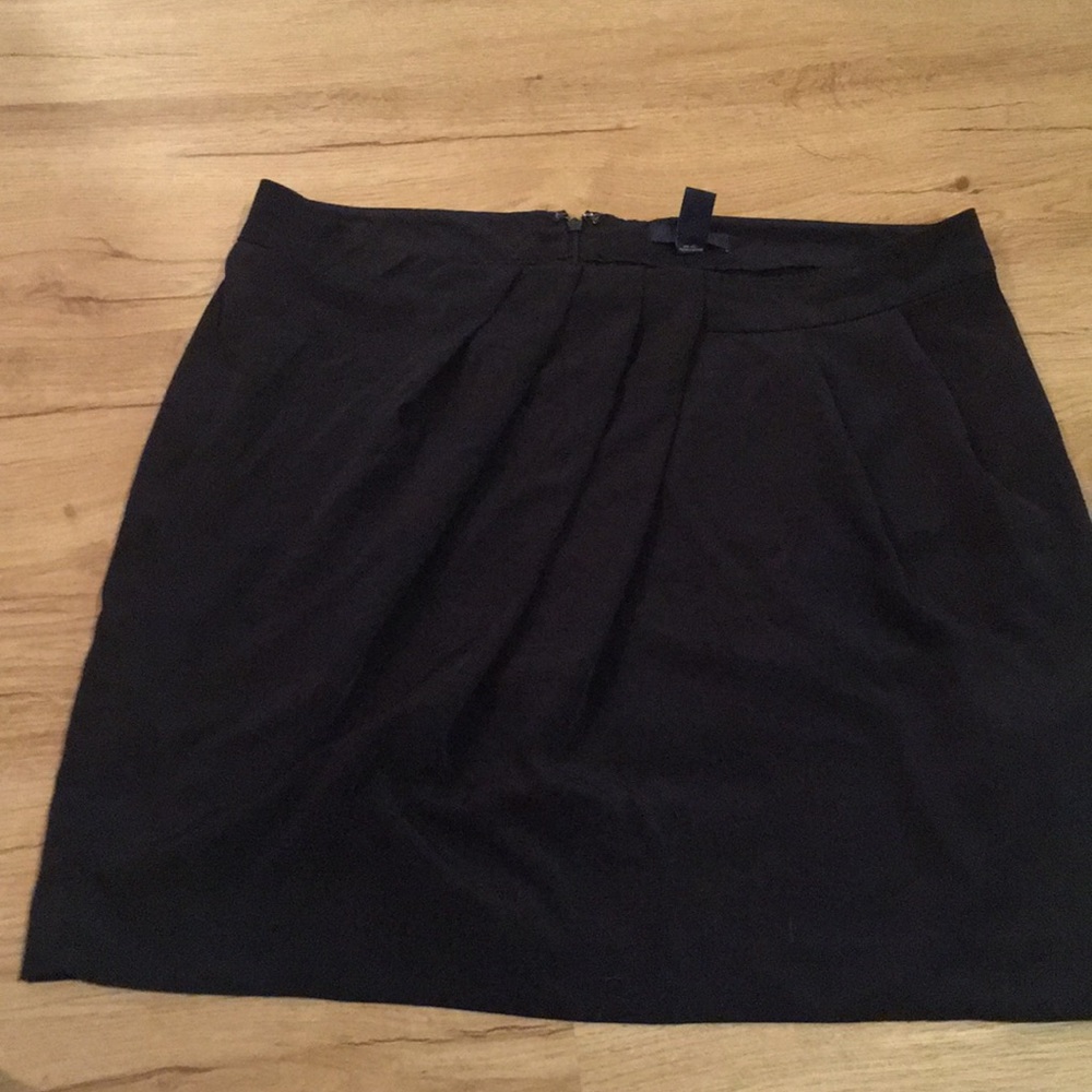 Gap Black Skirt!